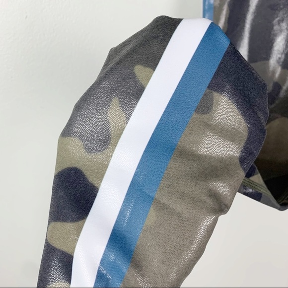 VENOR High Waisted Shiny Camo Leggings Striped Sides Long Length XS/S 1 - Picture 4 of 10